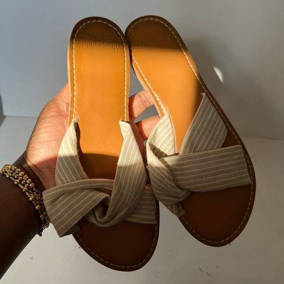 Abercrombie & fitch brown / tan 7.5 slip on - Picture 2 of 6